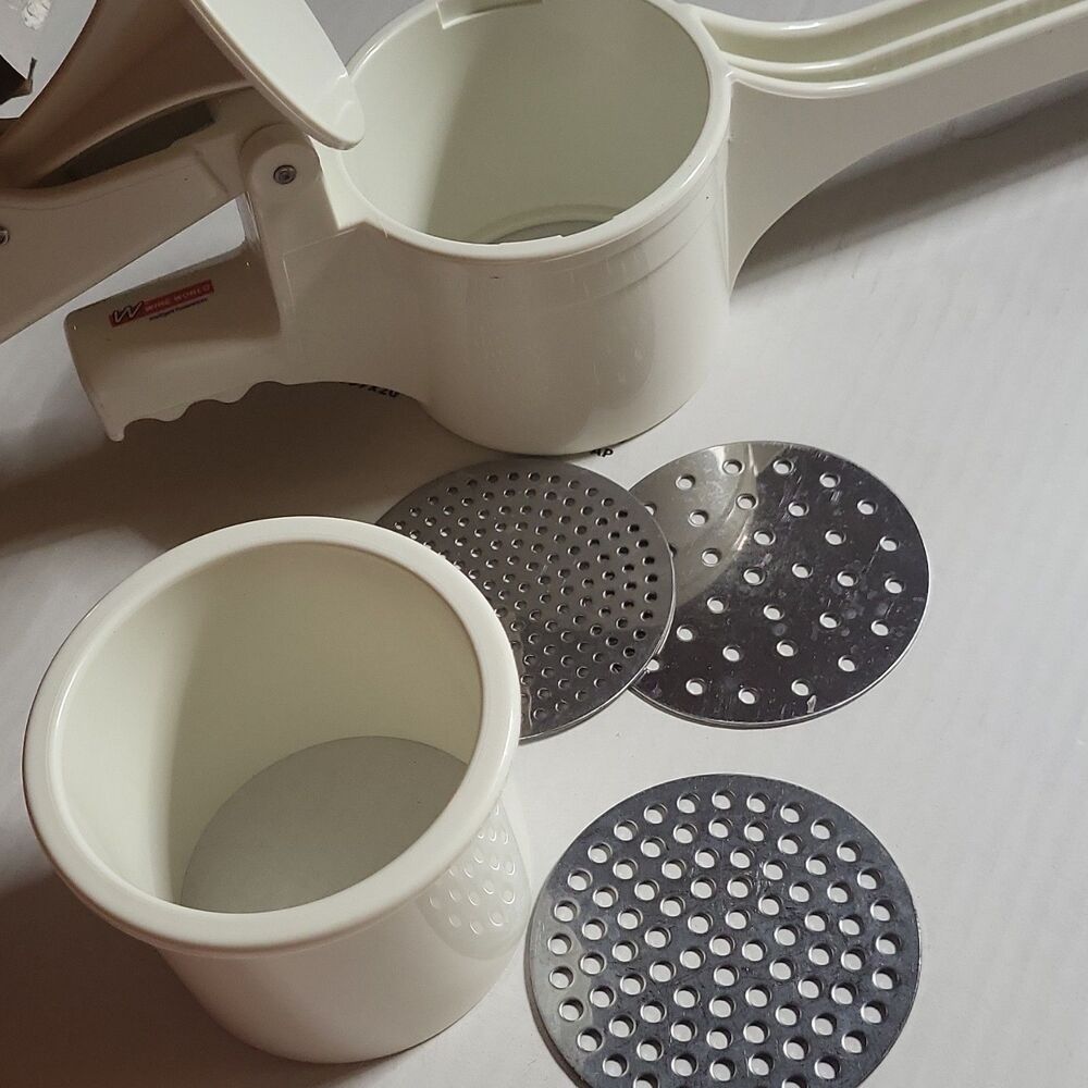 Wire World Potato Ricer Press, White/Silver Plastic & Metal, 3 Discs